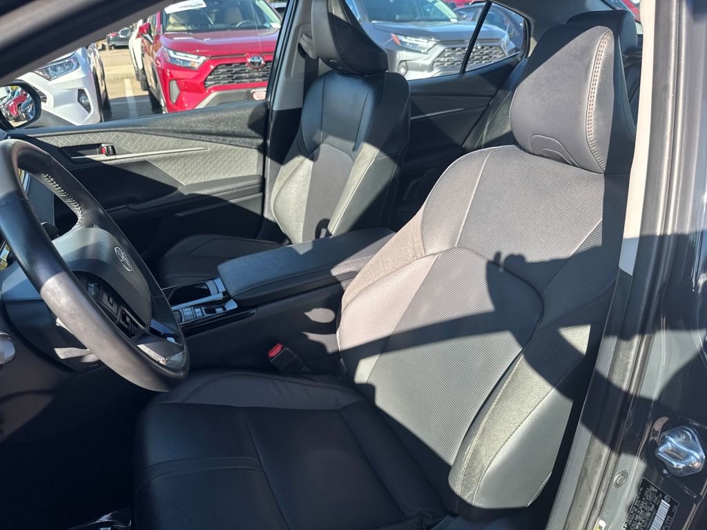 Used 2025 Toyota Camry XLE image 3