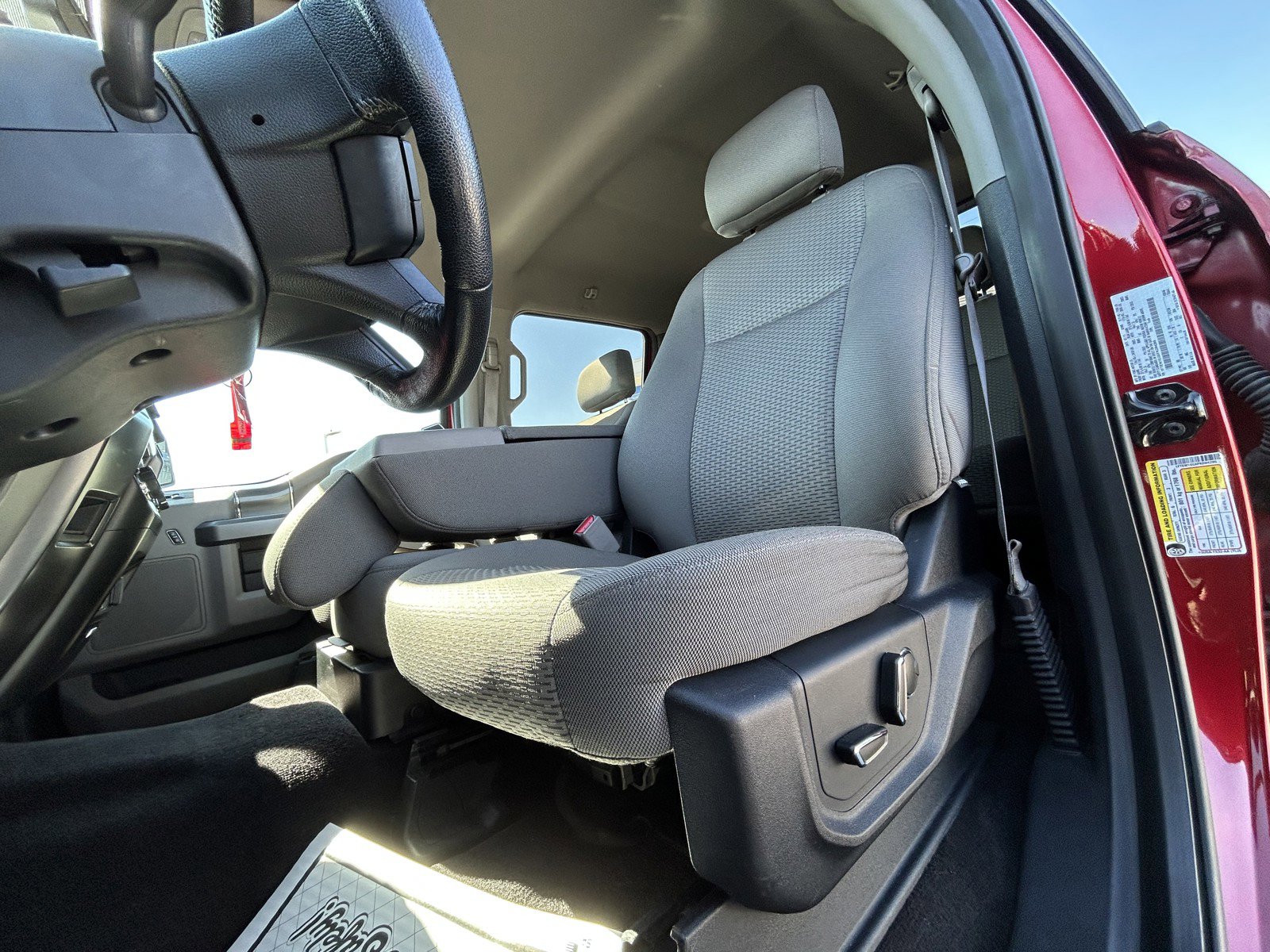 Used 2015 Ford F150 XLT w/ Equipment Group 302A Luxury image 12