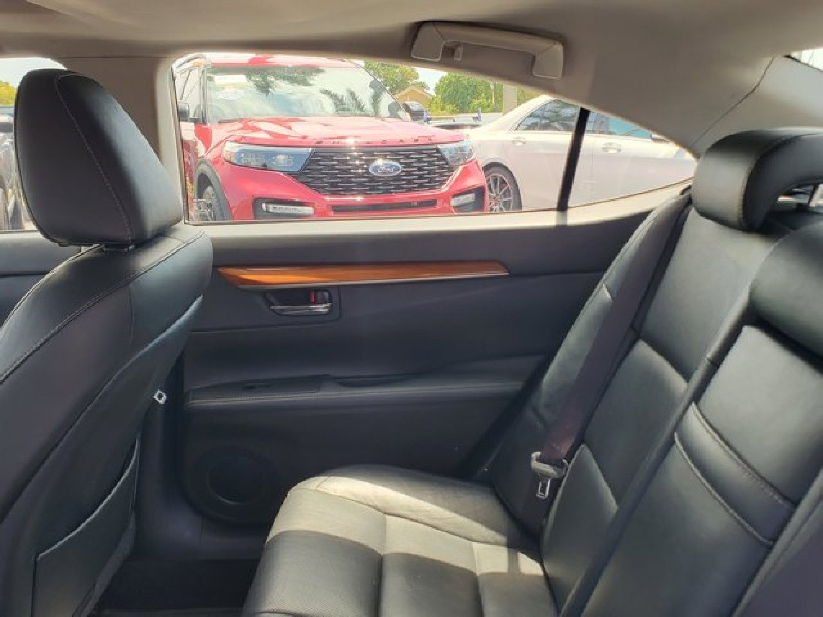 Used 2015 Lexus ES 300h w/ Navigation System Package FWD image 32