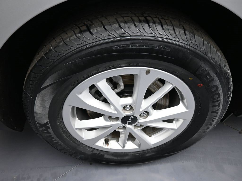 Certified 2023 Kia Carnival LX image 12