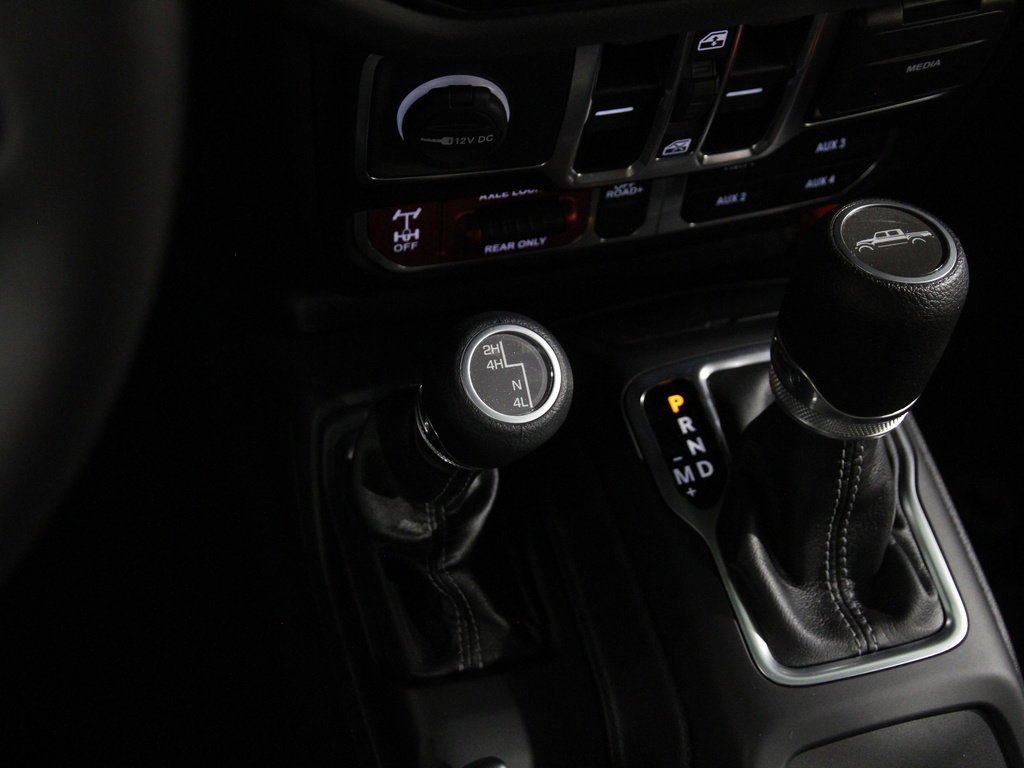 Used 2025 Jeep Gladiator Mojave w/ Convenience Group image 16