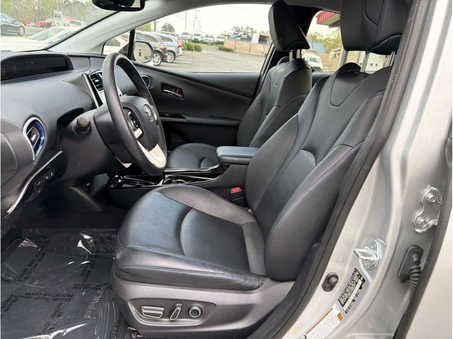 Used 2017 Toyota Prius Four Touring w/ Premium Convenience Package image 10