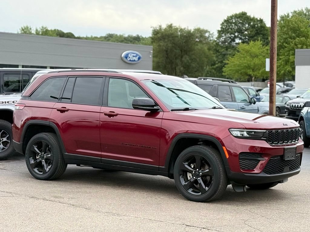 Used 2023 Jeep Grand Cherokee Altitude AWD/4WD image 30