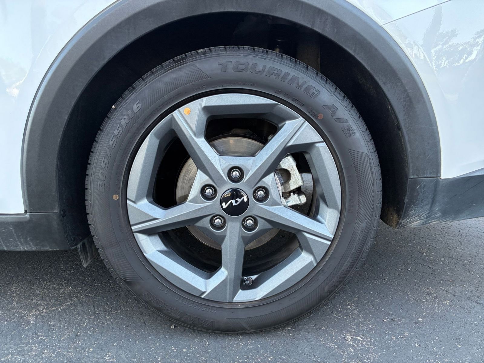 Used 2025 Kia K4 LXS image 29