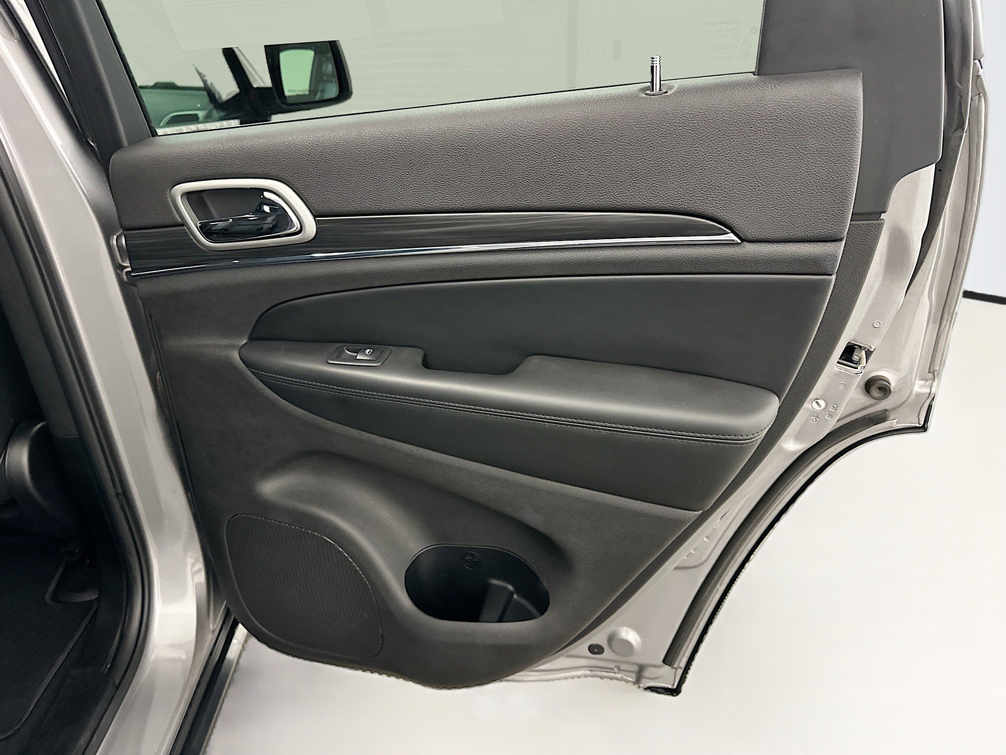 Used 2019 Jeep Grand Cherokee Limited image 33