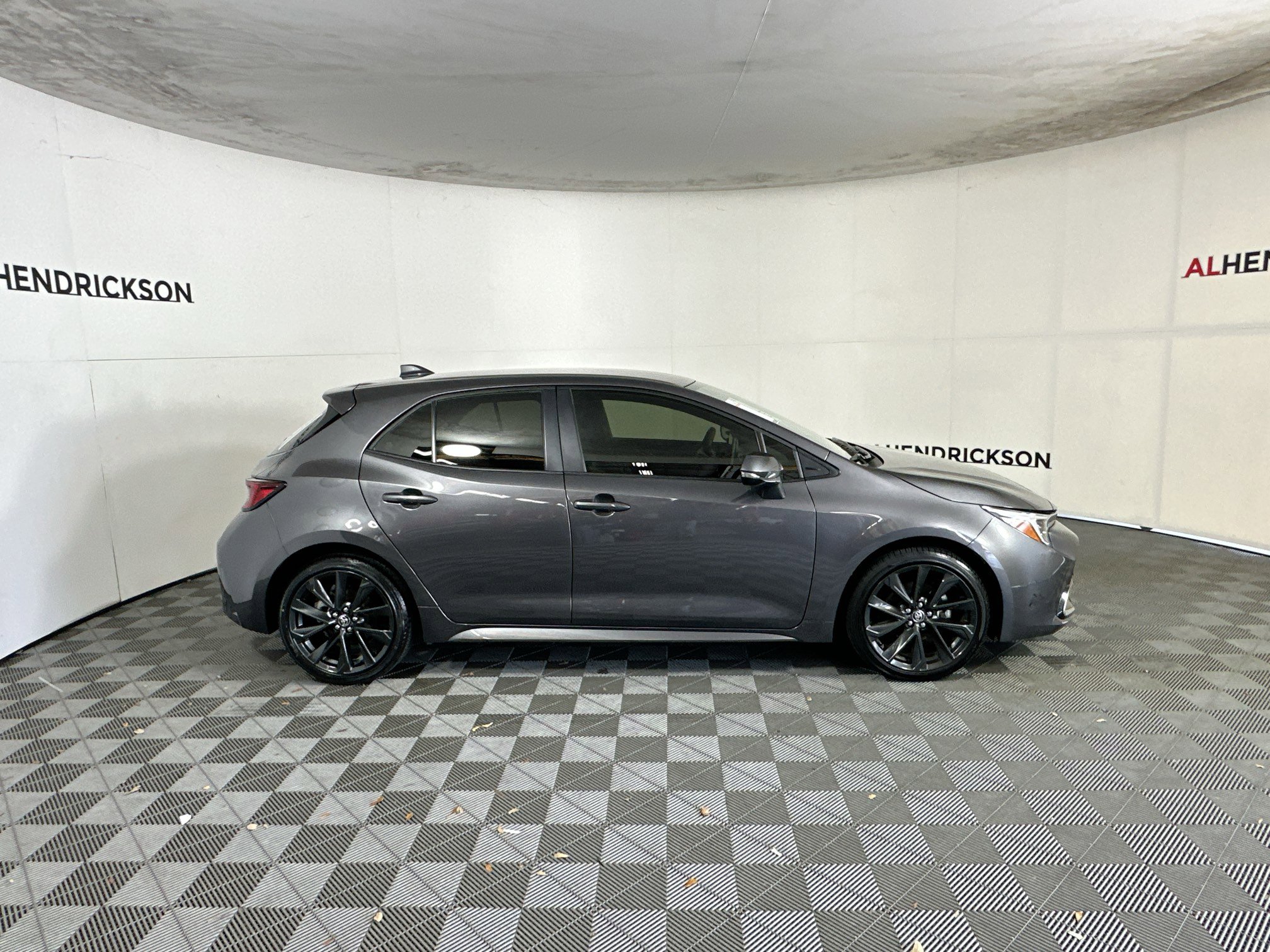 Used 2025 Toyota Corolla XSE video 2