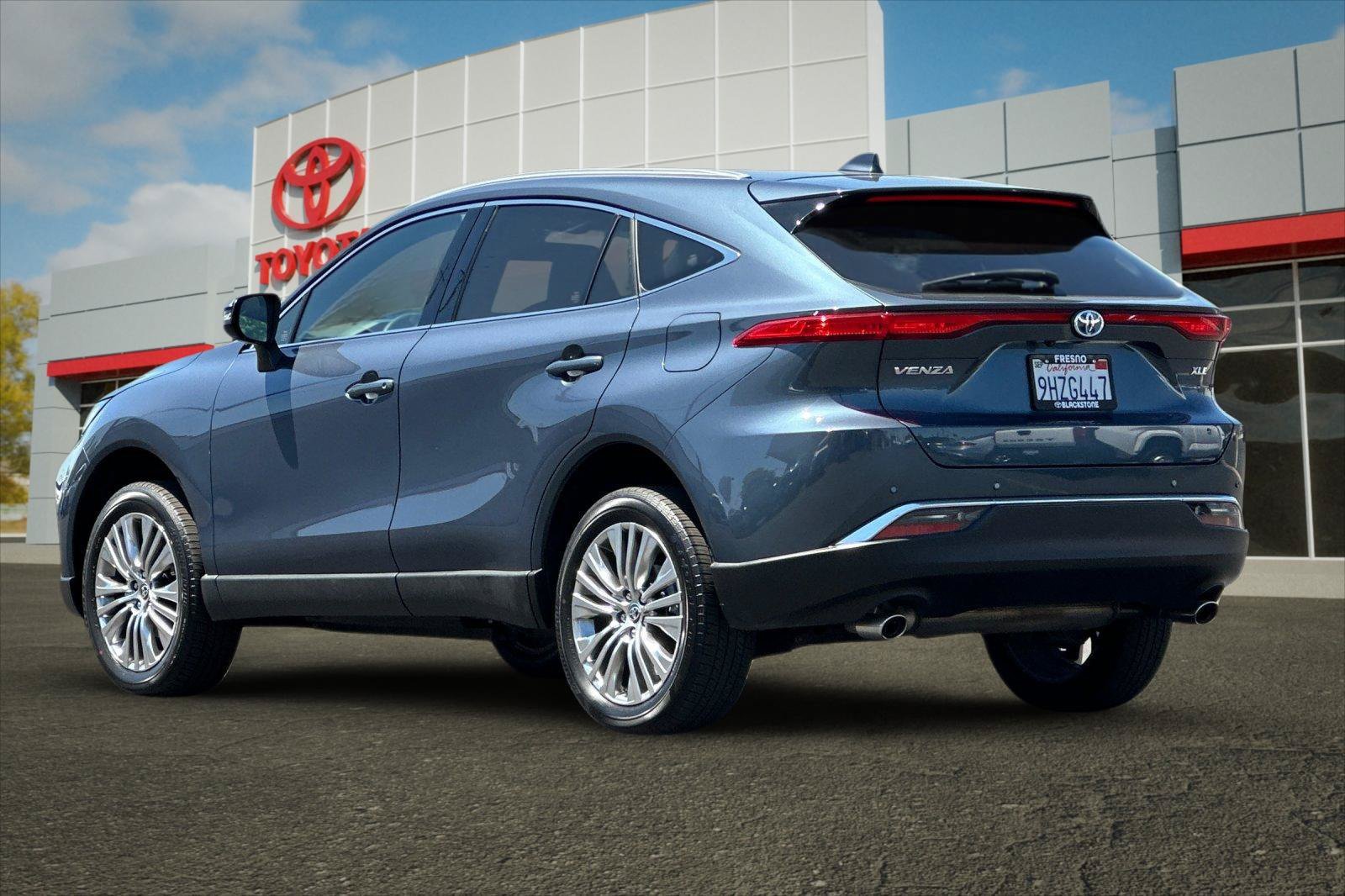 Certified 2023 Toyota Venza XLE AWD/4WD image 5