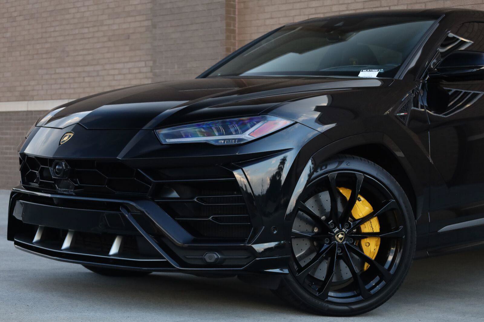 Used 2021 Lamborghini Urus AWD/4WD image 10