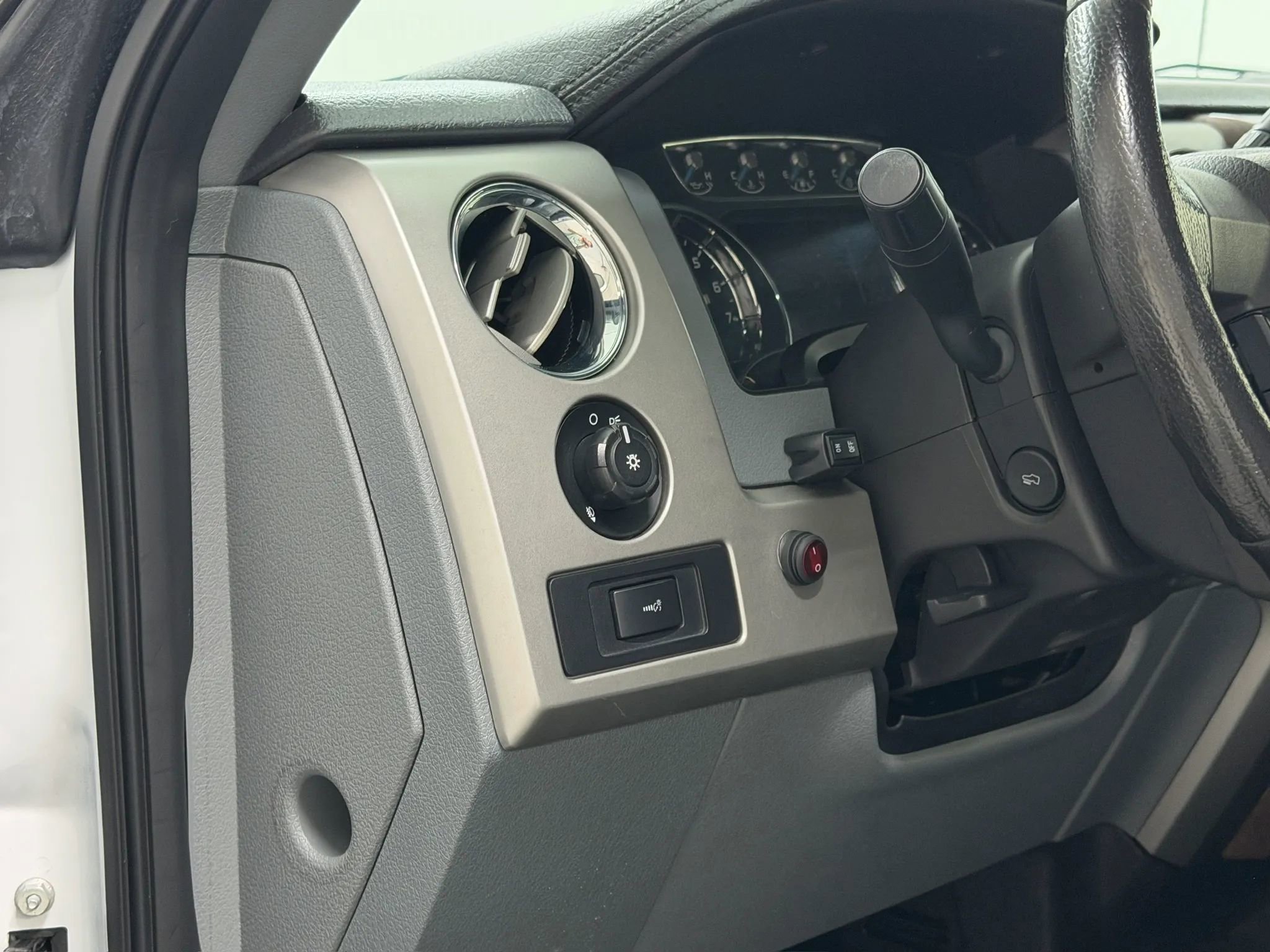 Used 2013 Ford F150 Lariat AWD/4WD image 30