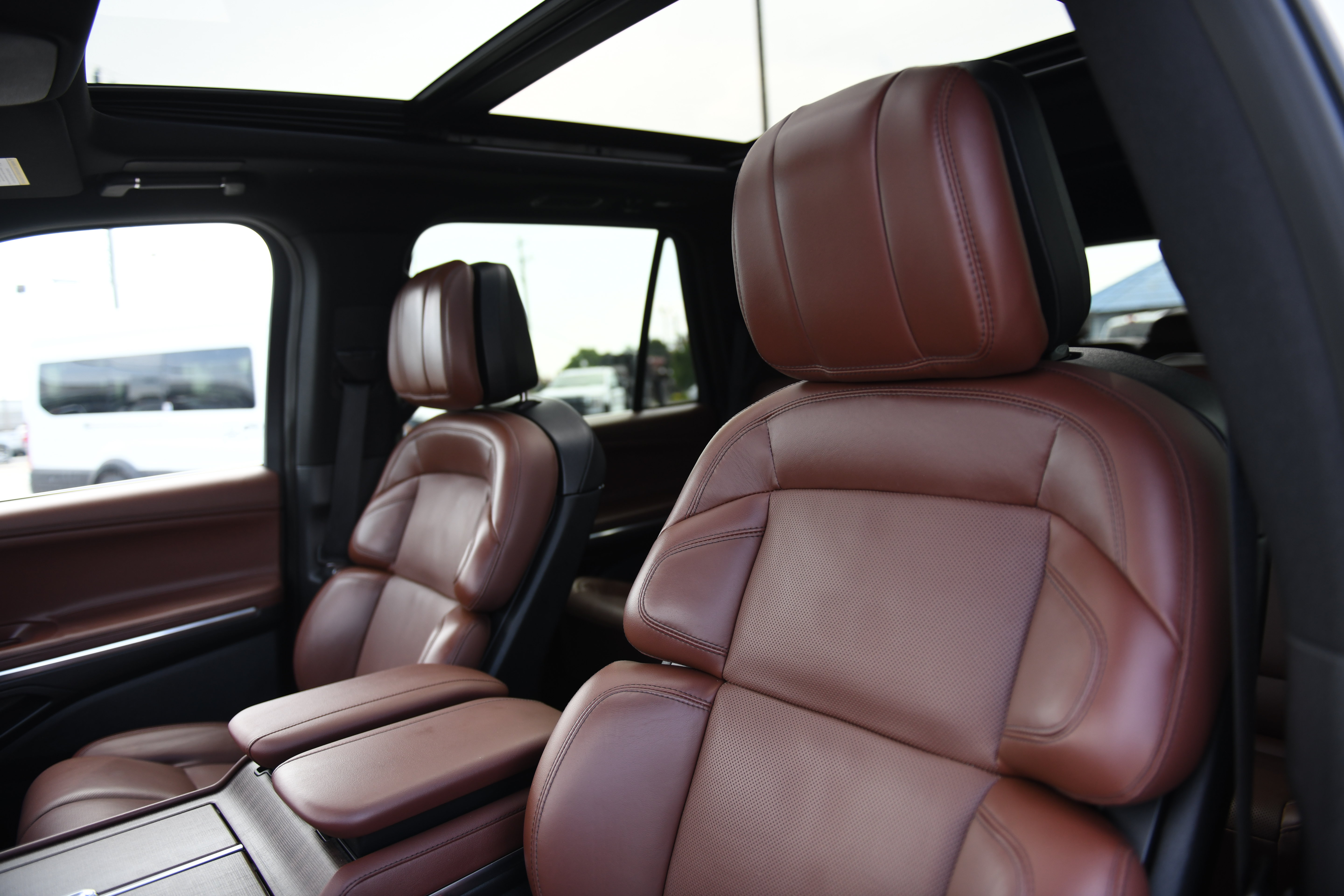 Used 2025 Lincoln Navigator Reserve AWD/4WD image 19
