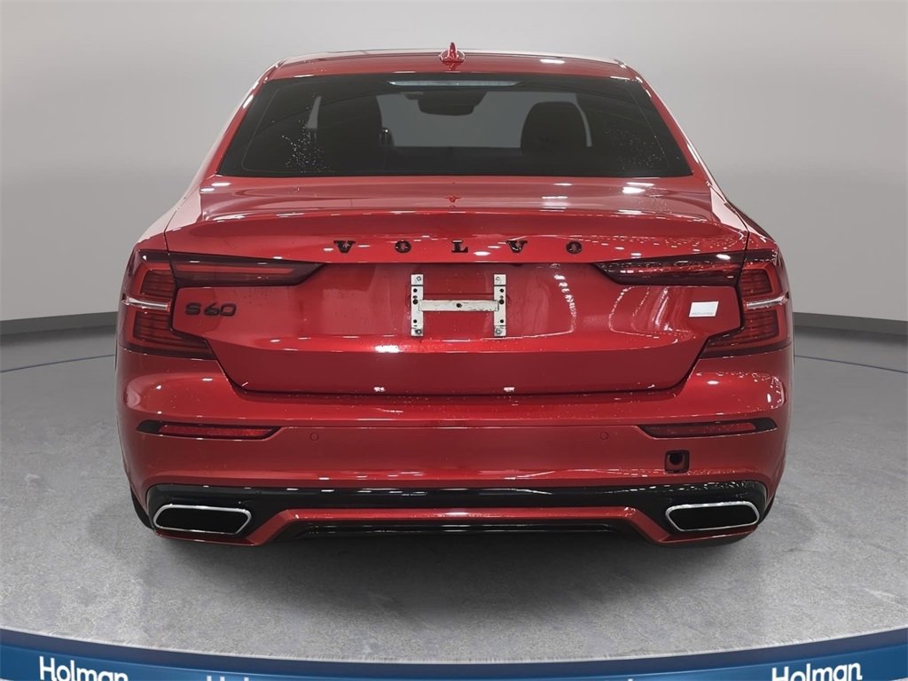 Used 2022 Volvo S60 T8 R-Design image 7