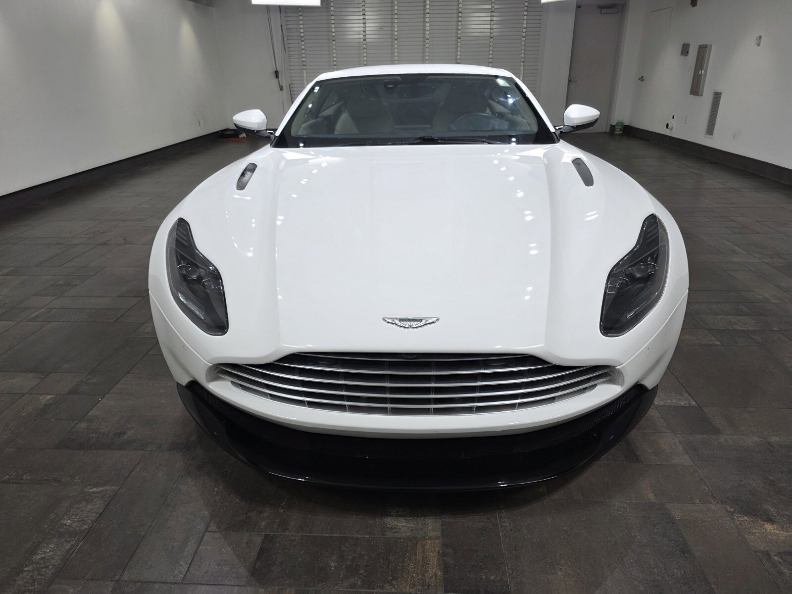 Used 2023 Aston Martin DB11 Coupe image 7