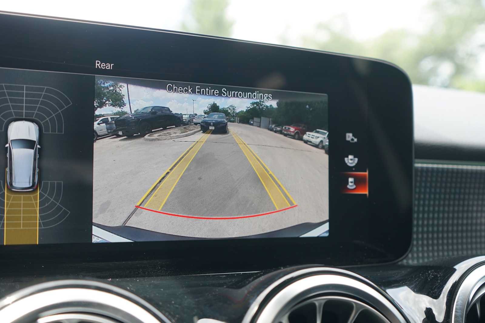 Used 2023 Mercedes-Benz EQB 300 4MATIC image 11