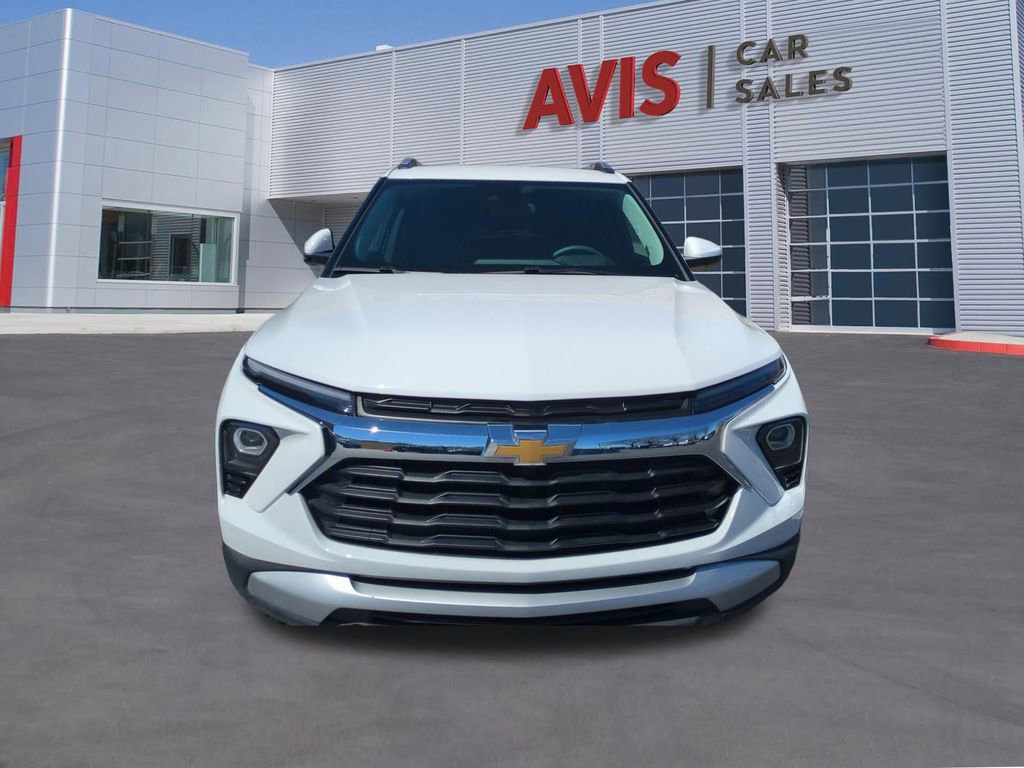 Used 2025 Chevrolet TrailBlazer LT image 2