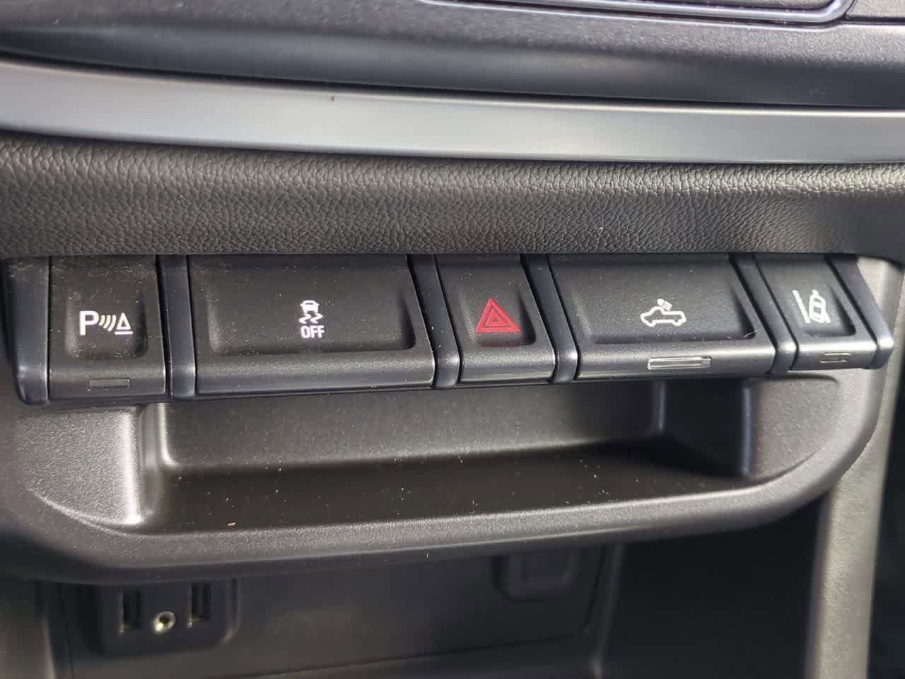 Used 2022 Chevrolet Colorado LT w/ Fleet Safety Package RWD image 18