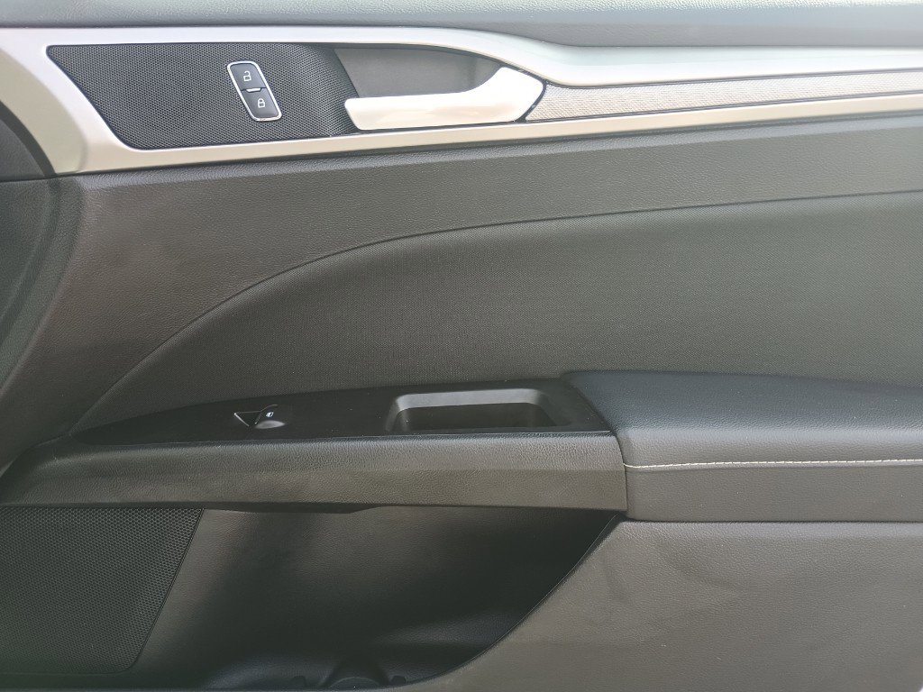 Used 2017 Ford Fusion SE image 27