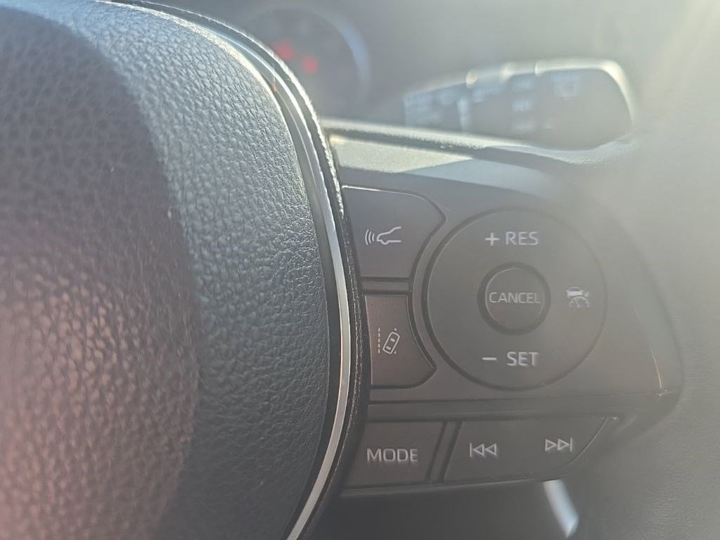 Used 2021 Toyota RAV4 XLE w/ Convenience Package image 13