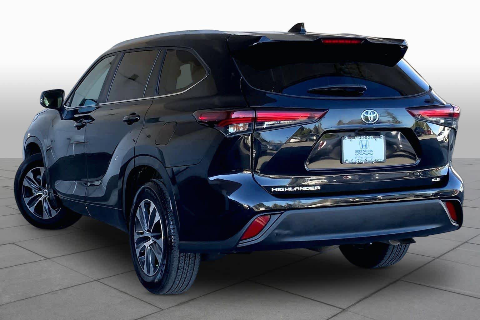 Used 2024 Toyota Highlander XLE FWD image 22