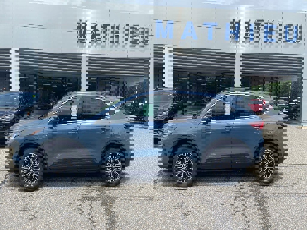 New 2025 Ford Escape Base image 2