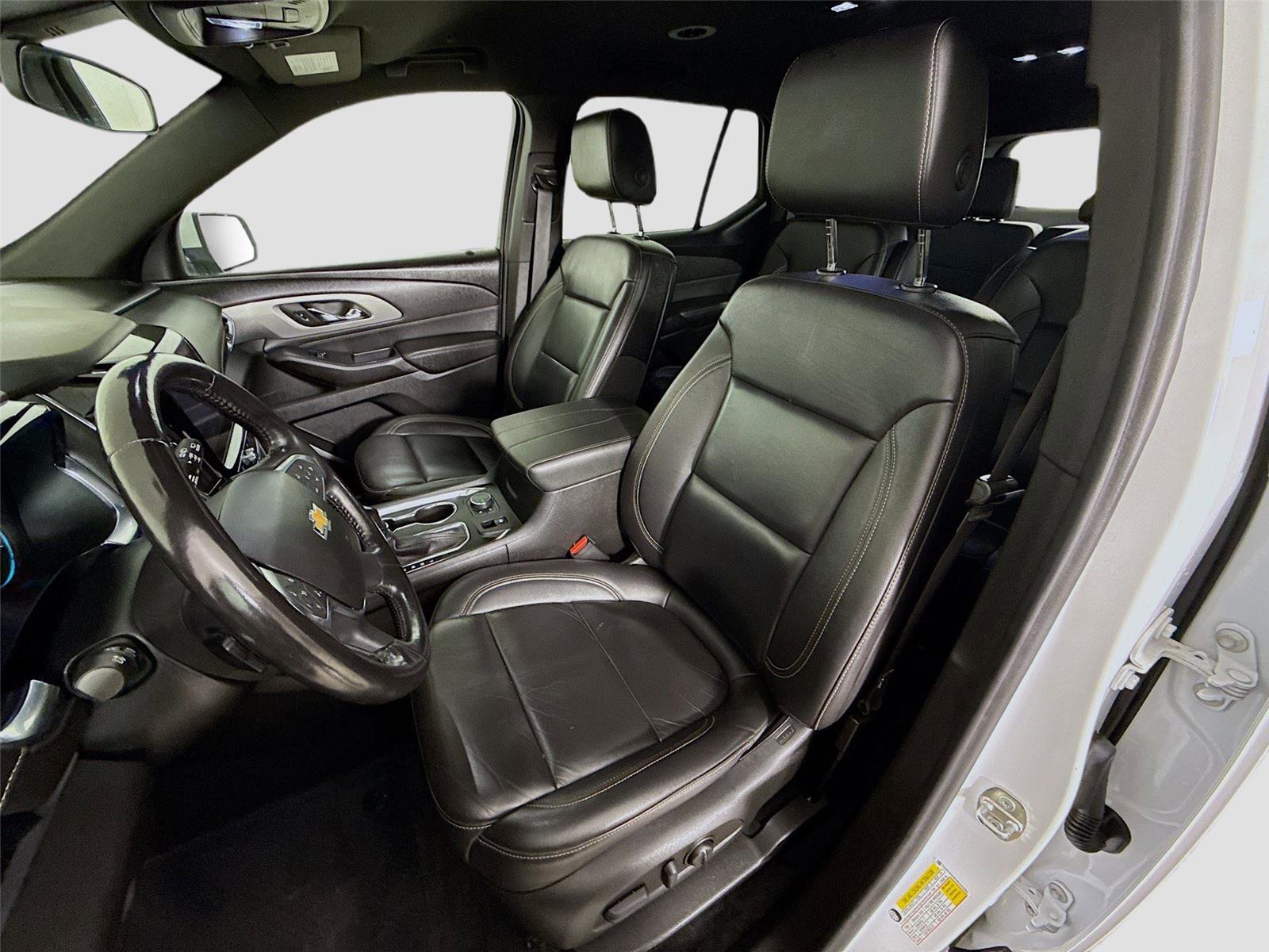 Used 2022 Chevrolet Traverse LT image 11