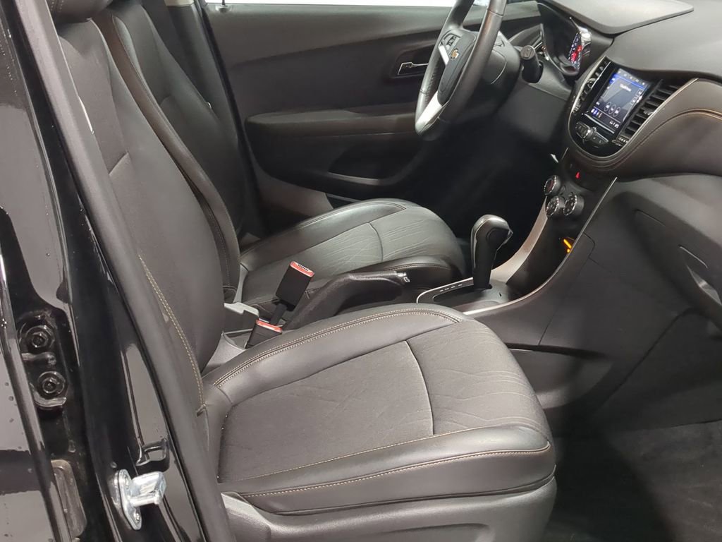 Used 2020 Chevrolet Trax LT w/ LT Convenience Package FWD image 27