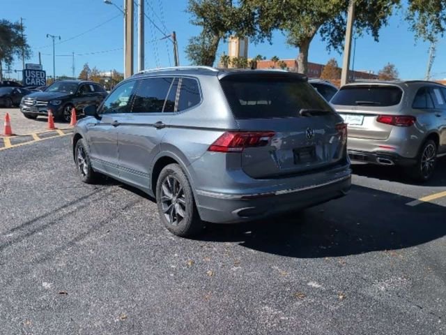 Used 2022 Volkswagen Tiguan SE w/ Panoramic Sunroof Package image 4