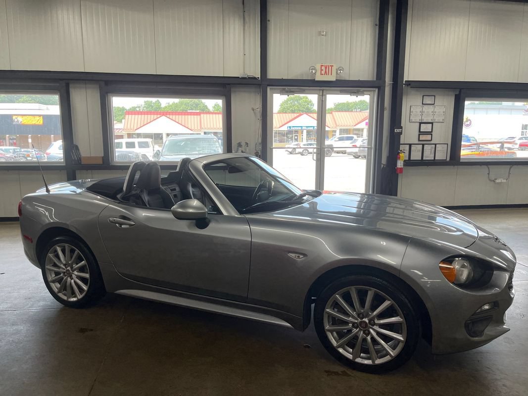 Used 2017 FIAT 124 Spider Lusso RWD image 25
