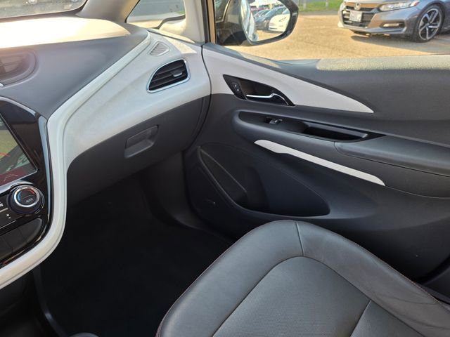 Used 2017 Chevrolet Bolt Premier w/ Driver Confidence II Package FWD image 31
