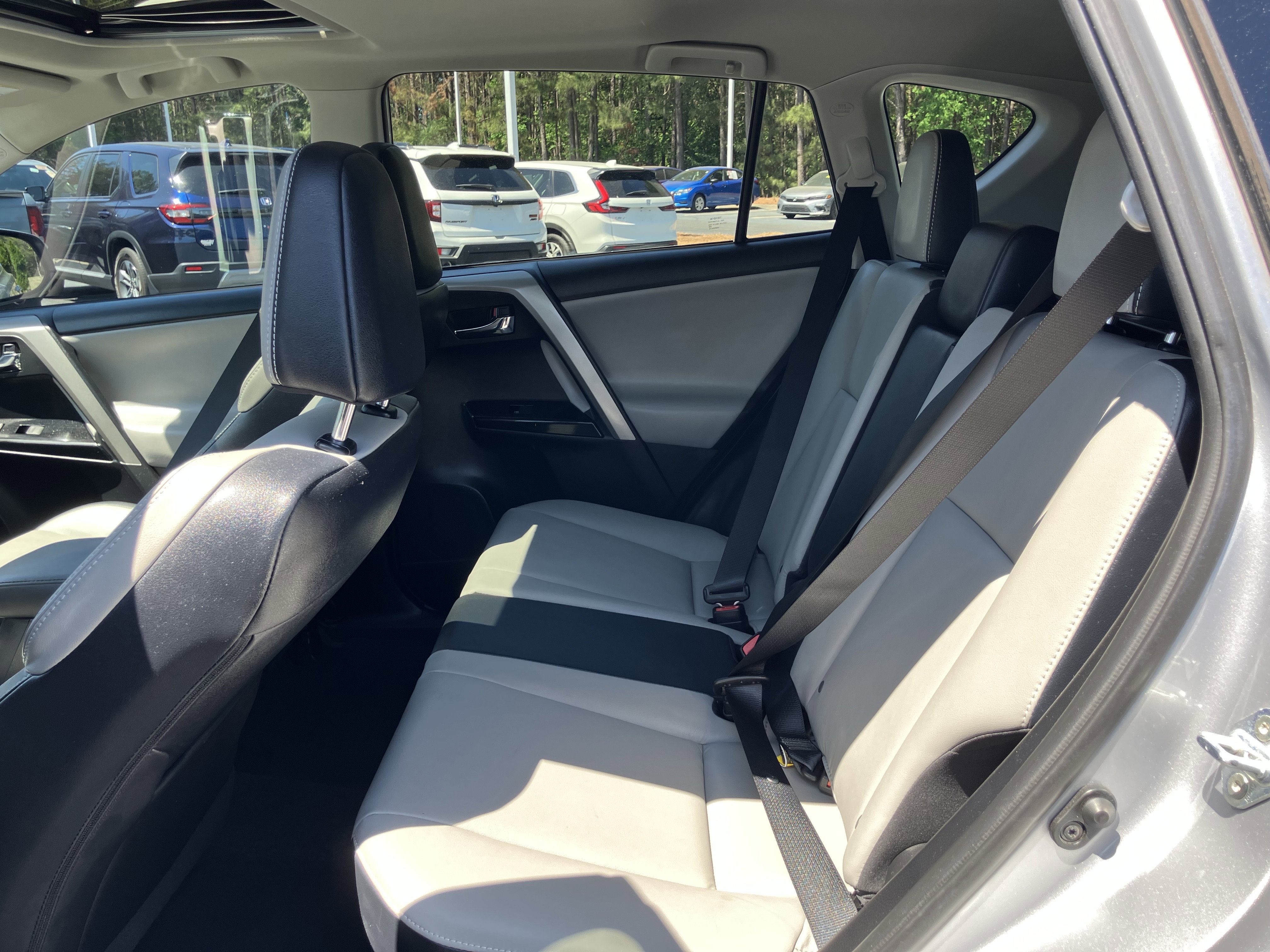 Used 2016 Toyota RAV4 Limited FWD image 33