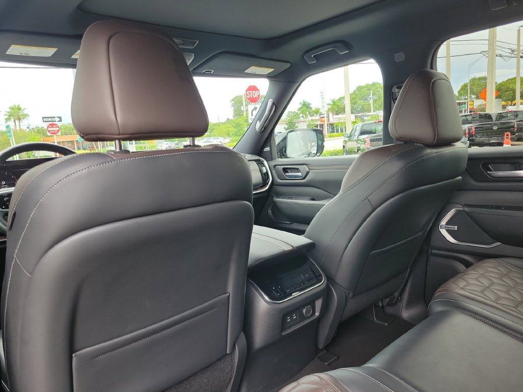 Certified 2025 Nissan Armada Platinum RWD image 20