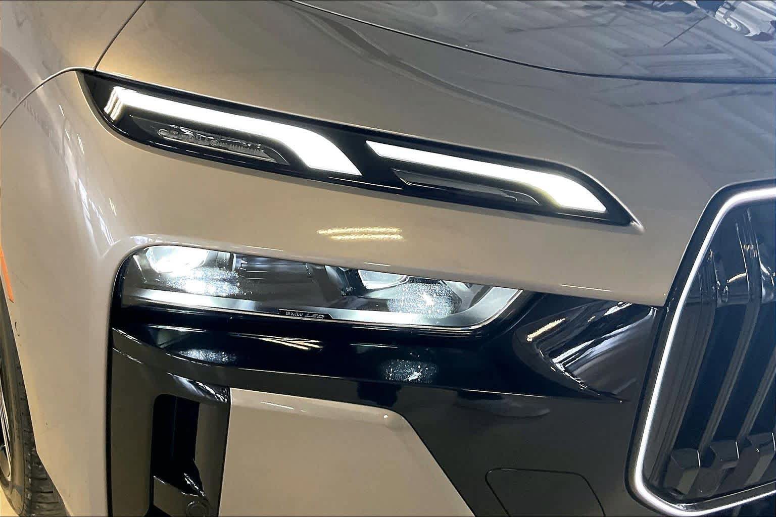 Certified 2024 BMW 760i xDrive AWD/4WD image 25