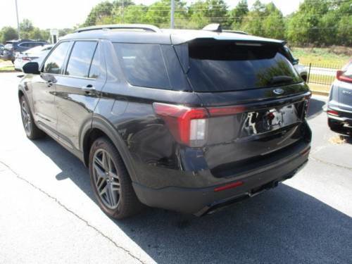 Used 2025 Ford Explorer ST-Line w/ Premium Package image 3