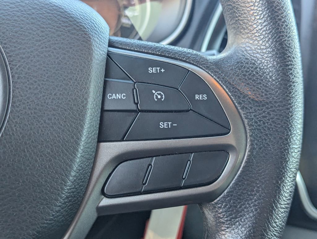 Used 2019 Jeep Cherokee Latitude w/ Popular Appearance Group FWD image 20
