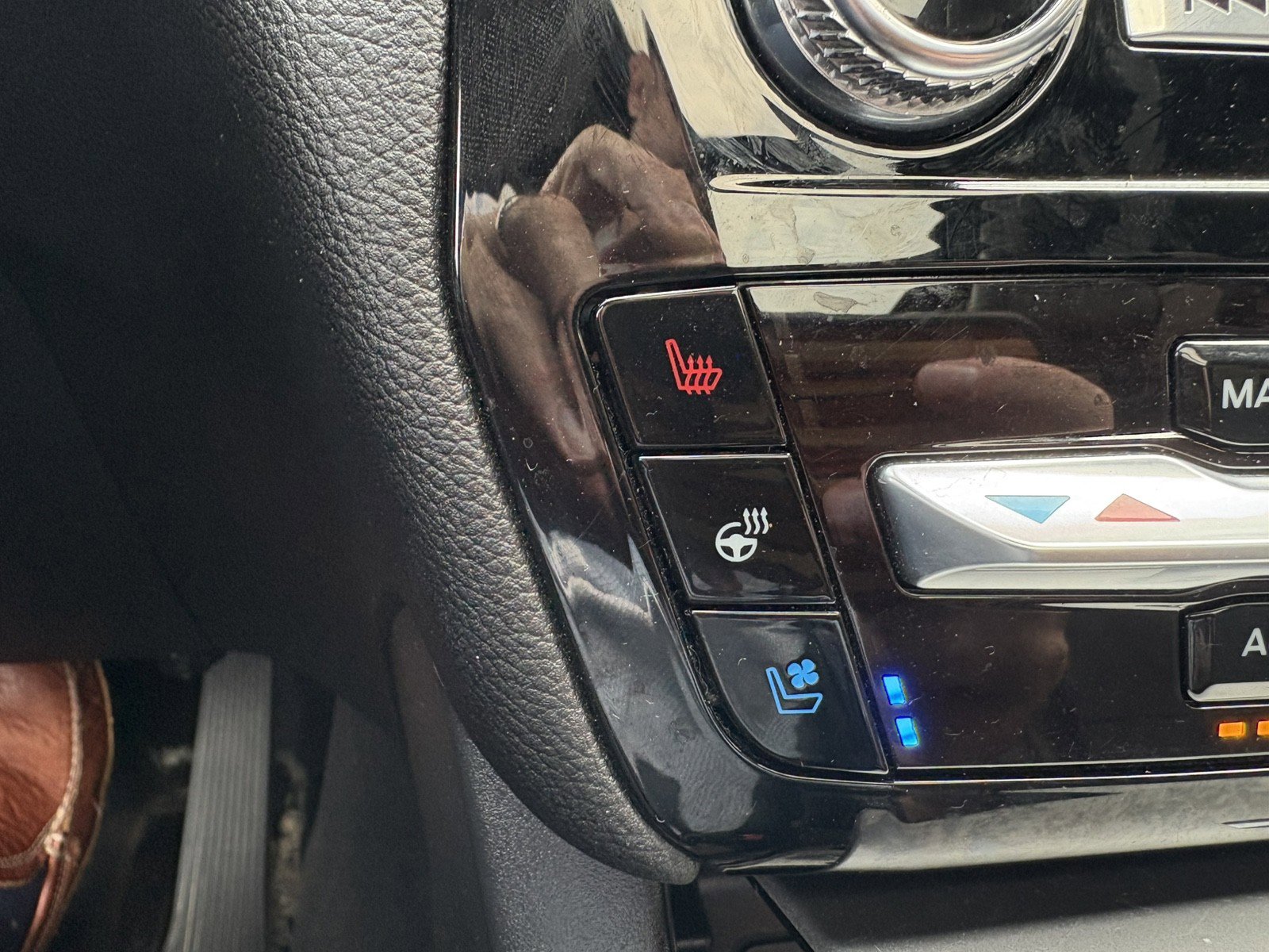 Used 2022 Ford Explorer ST w/ ST Street Pack image 23