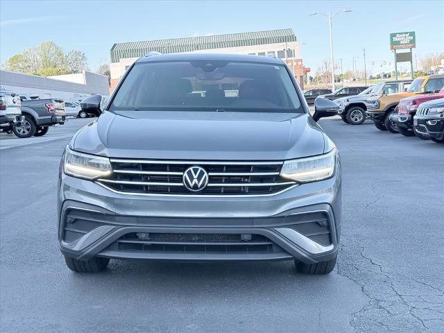Used 2023 Volkswagen Tiguan SE w/ Panoramic Sunroof Package FWD image 9