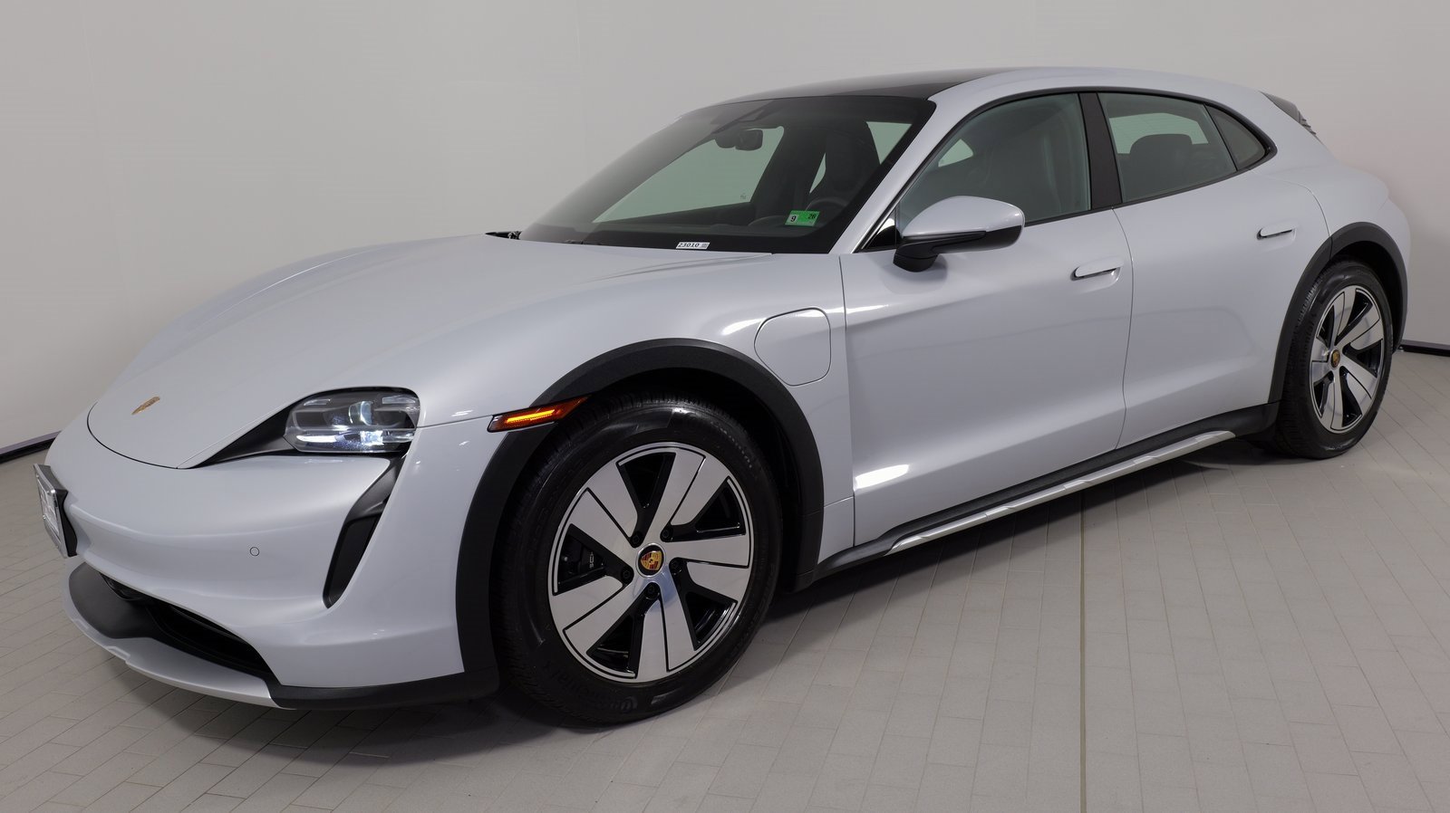 Used 2023 Porsche Taycan 4 Cross Turismo image 2