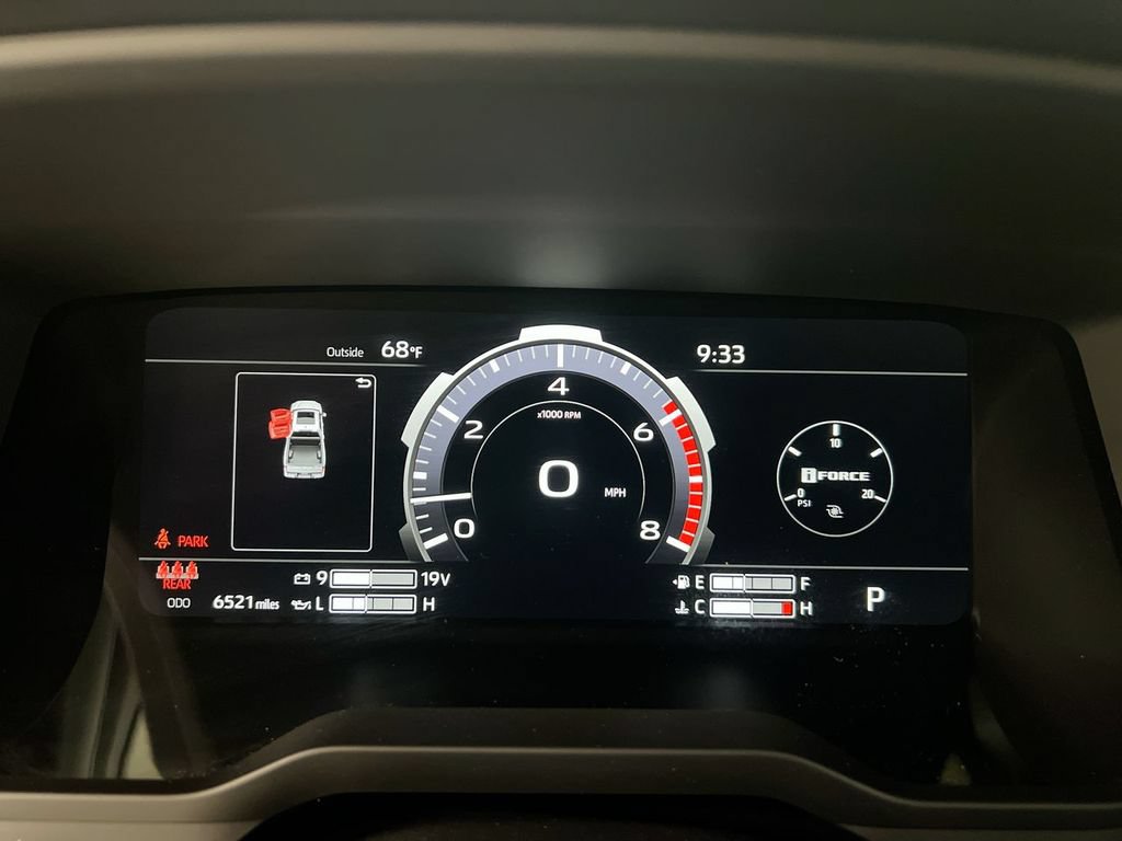 Used 2026 Toyota Tundra Limited AWD/4WD image 12
