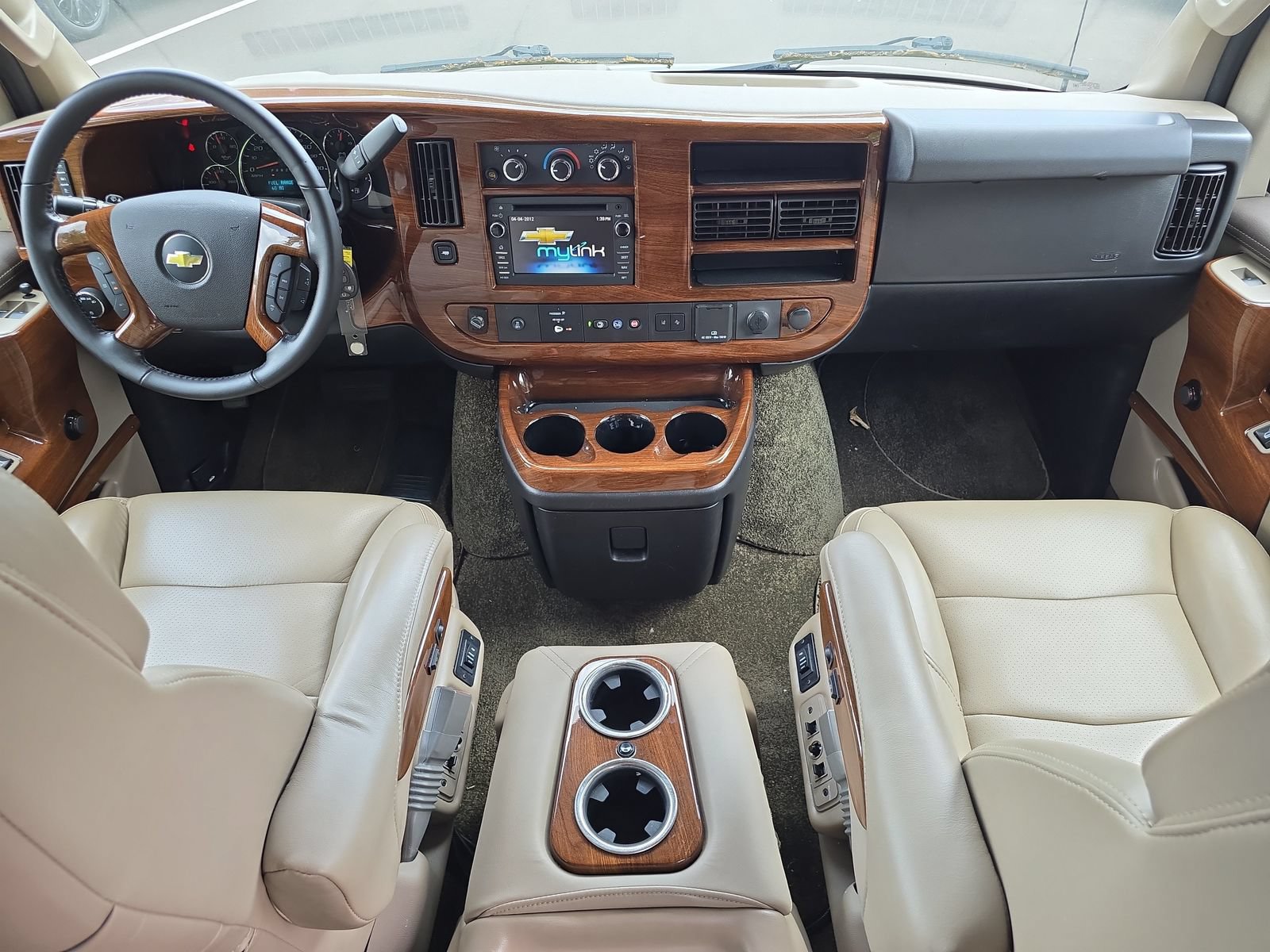 Used 2020 Chevrolet Express 2500 w/ Enhanced Convenience Package RWD image 30