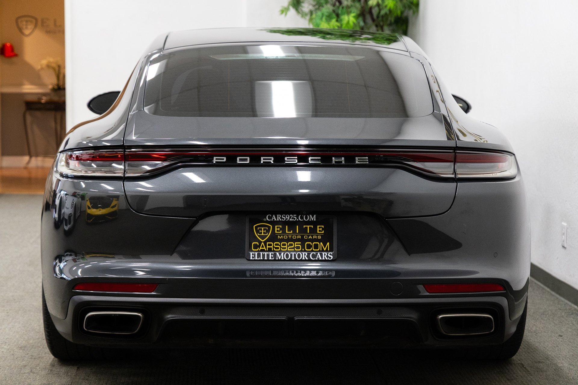 Used 2021 Porsche Panamera image 4
