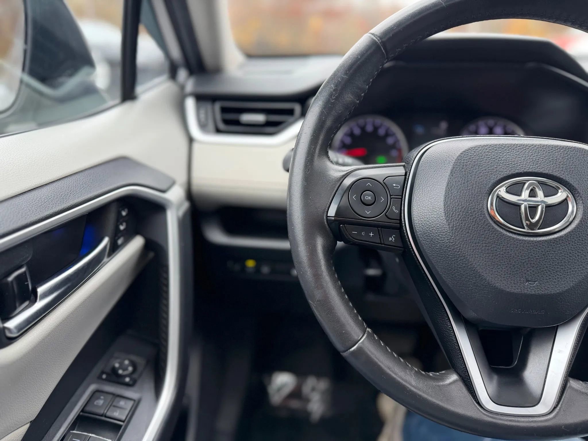 Used 2019 Toyota RAV4 XLE Premium image 15