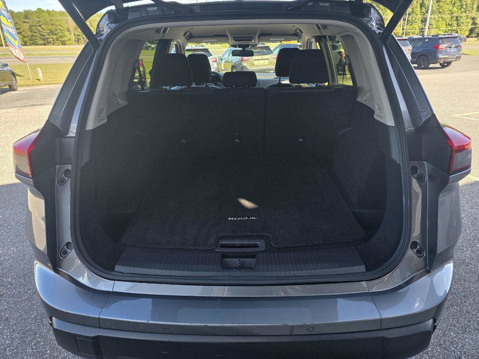 Used 2024 Nissan Rogue SV image 7