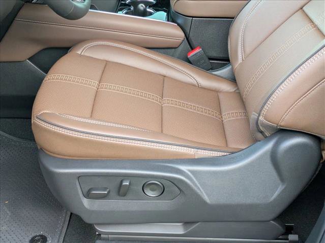 New 2026 Chevrolet Suburban High Country image 4