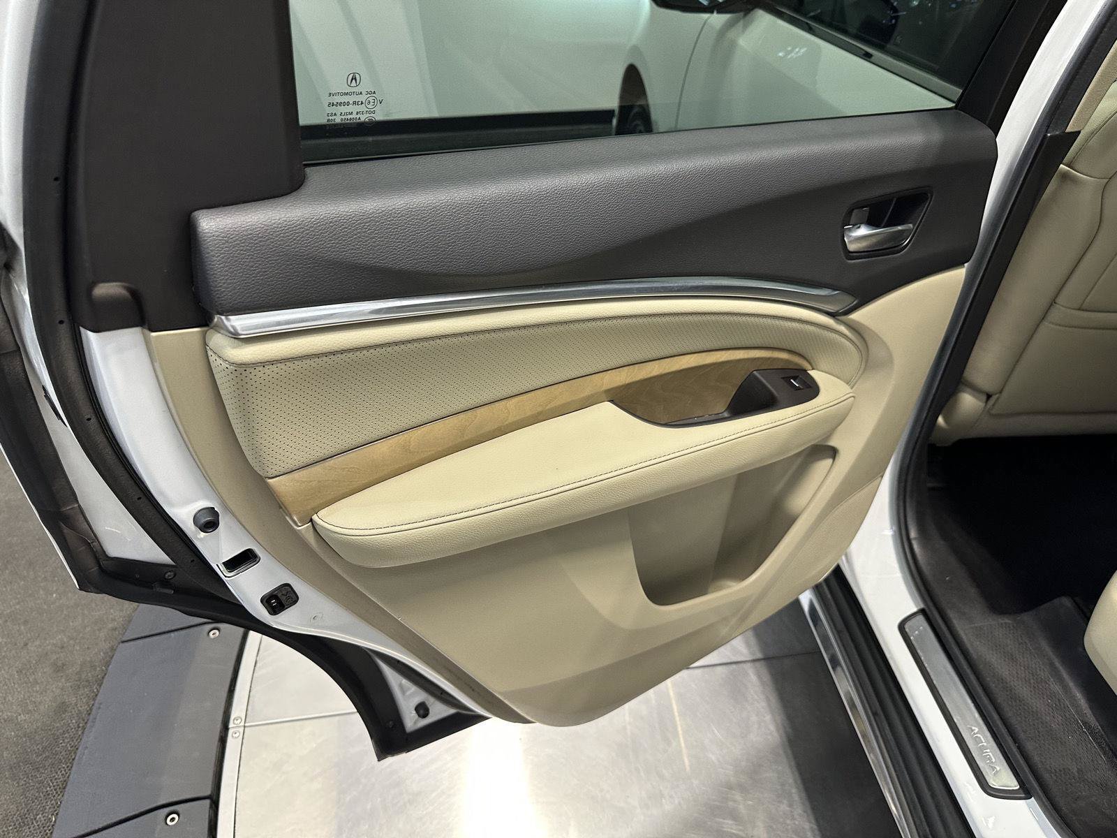 Used 2020 Acura MDX w/ Technology Package AWD/4WD image 25