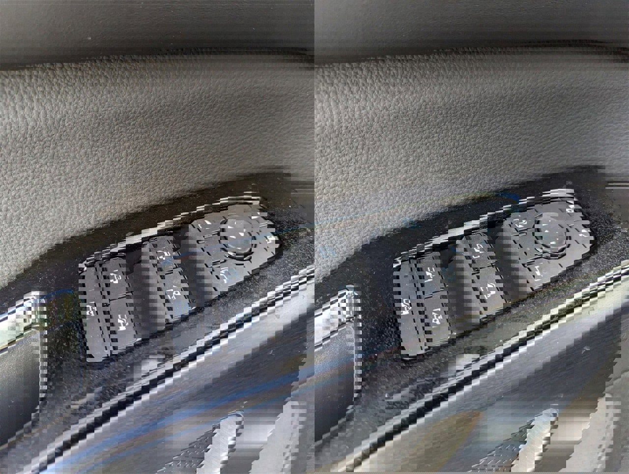 New 2025 Nissan Pathfinder SL image 15