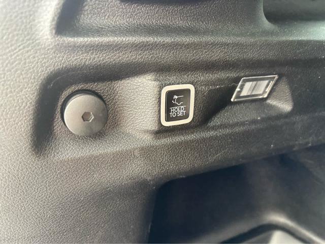 Used 2023 Jeep Grand Cherokee L Altitude AWD/4WD image 8
