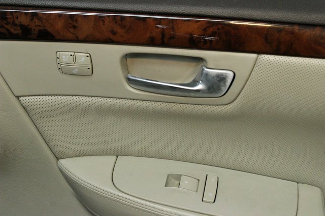 Used 2010 Cadillac DTS Premium image 9