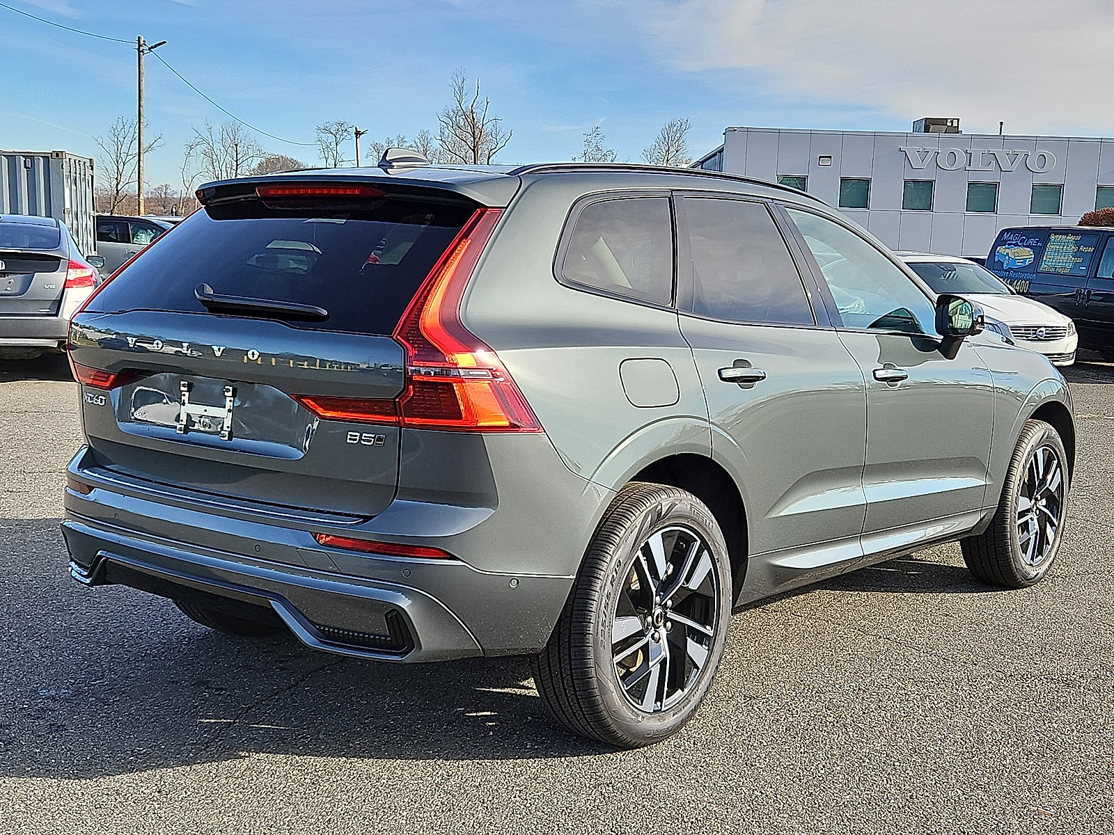 New 2026 Volvo XC60 B5 Plus w/ Protection Package Premier AWD/4WD image 6