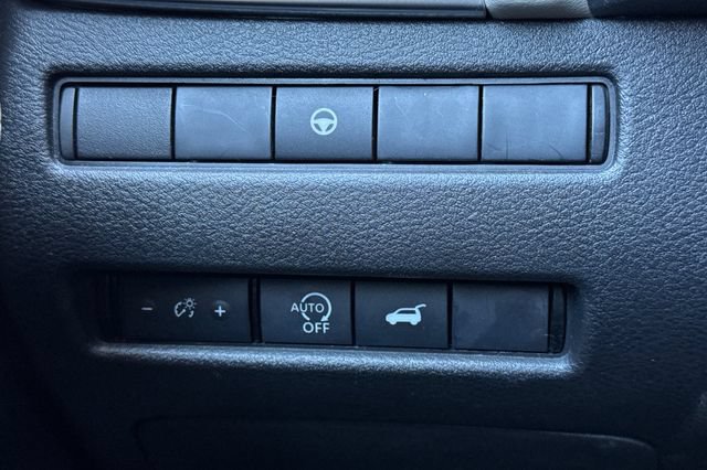 Used 2024 Nissan Rogue SV FWD image 43