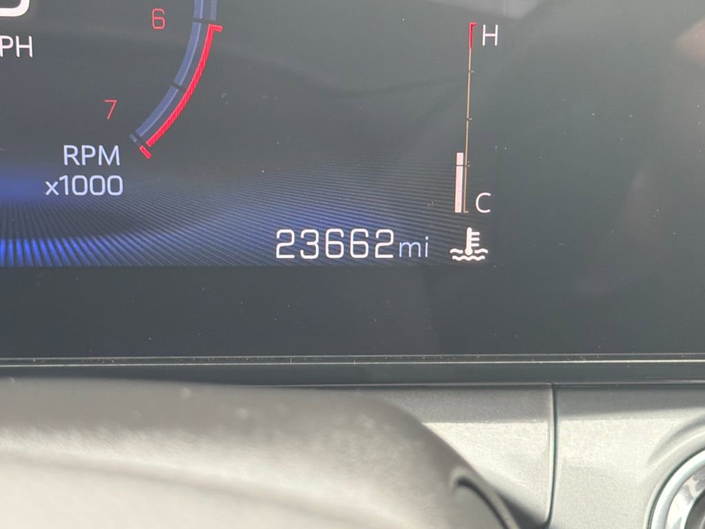 Used 2024 Chevrolet Trax LT w/ Sunroof Package image 16