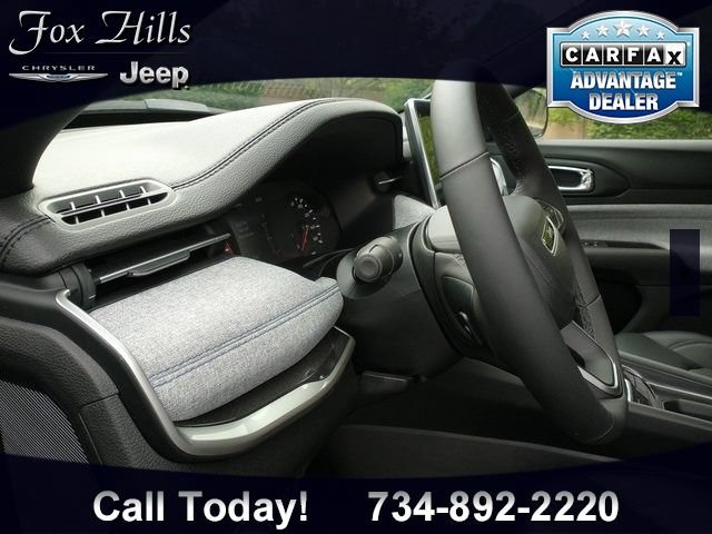 New 2023 Jeep Compass Latitude w/ Convenience Group AWD/4WD image 7